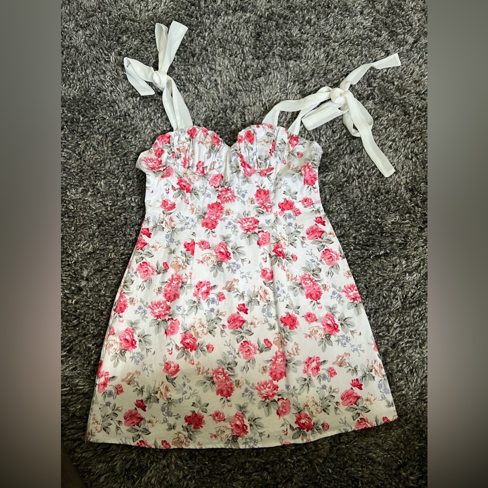Beginning Boutique floral mini dress size 8 never worn!
